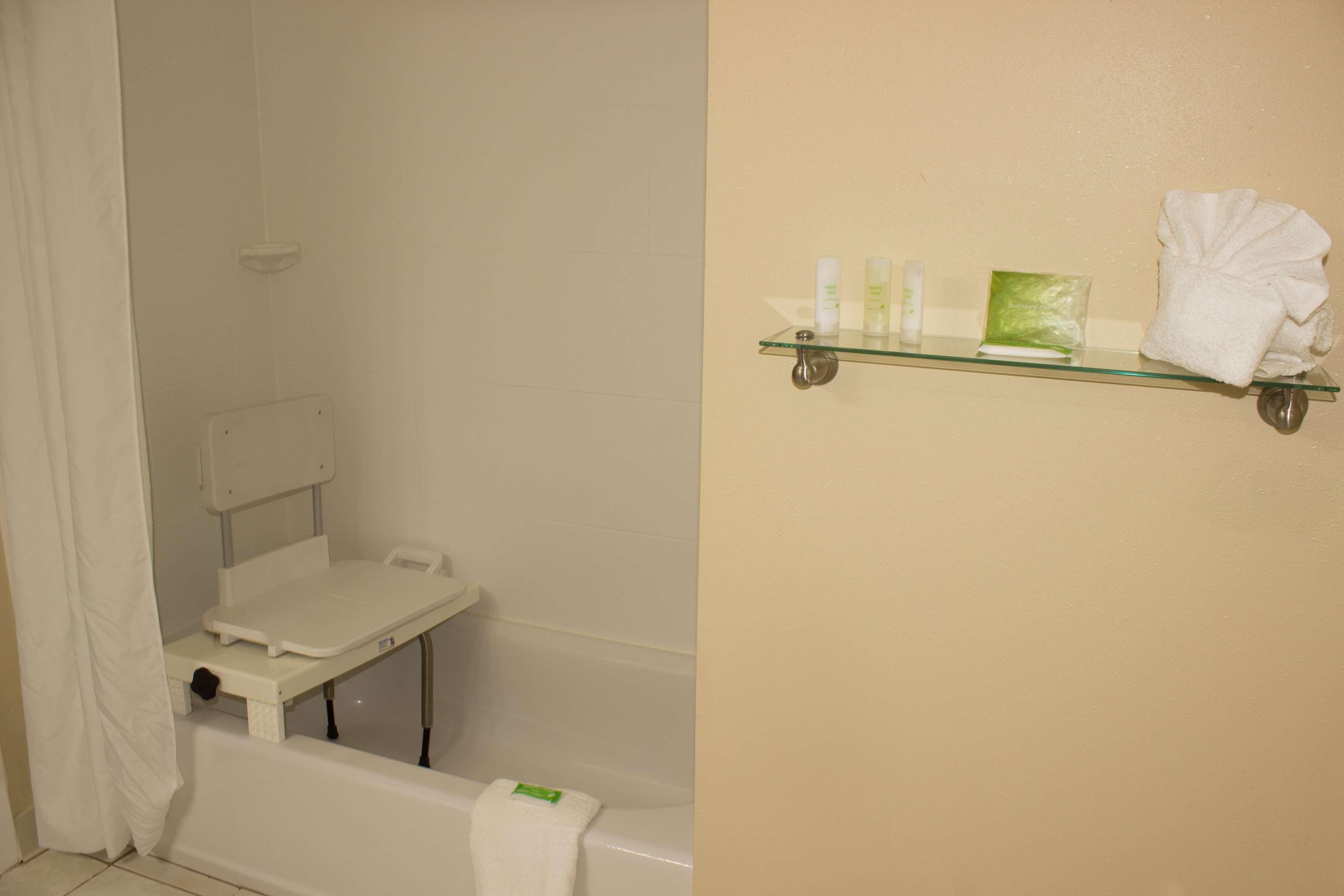 Holiday Inn Express Kilmarnock Екстериор снимка