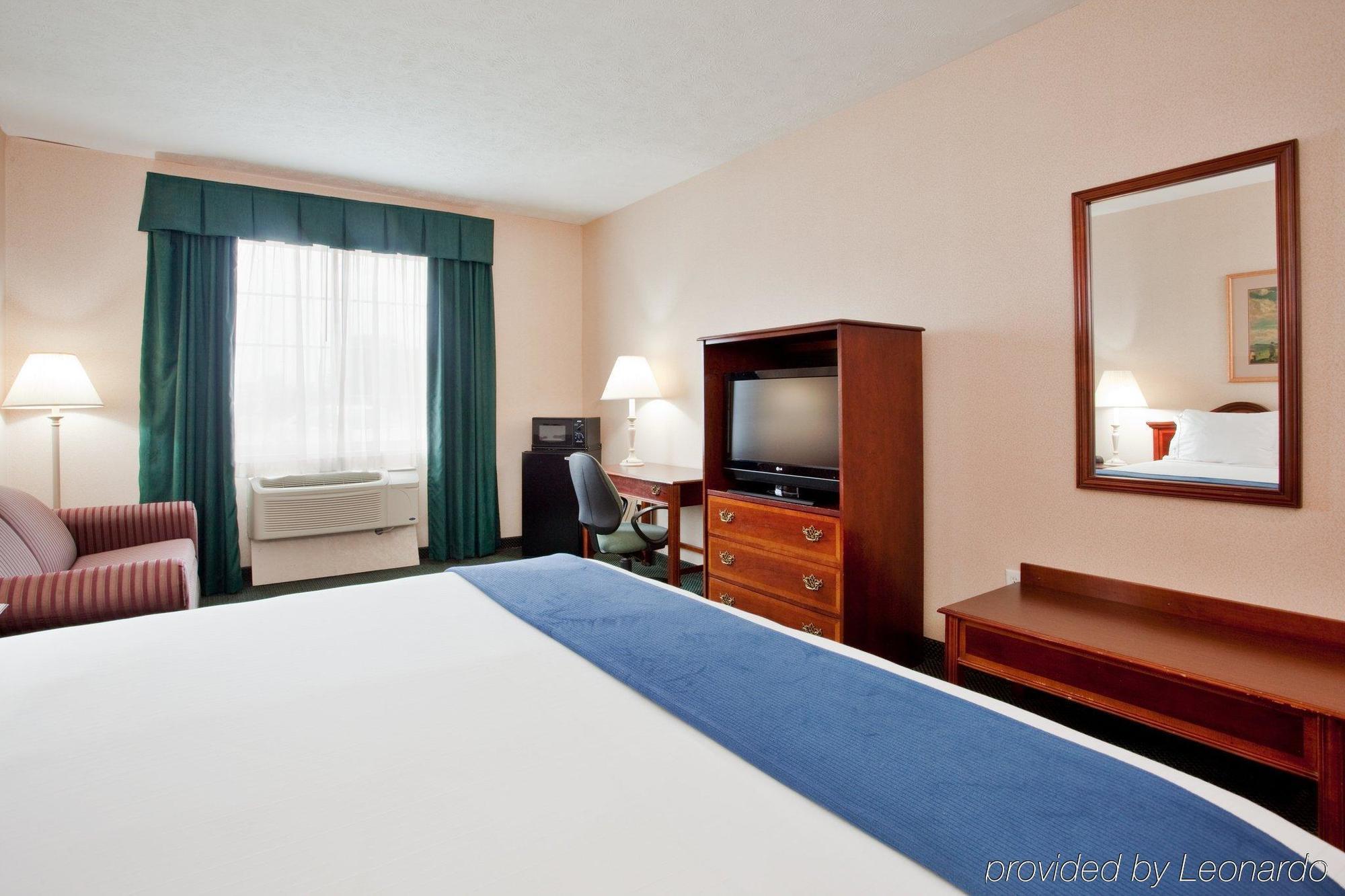 Holiday Inn Express Kilmarnock Екстериор снимка