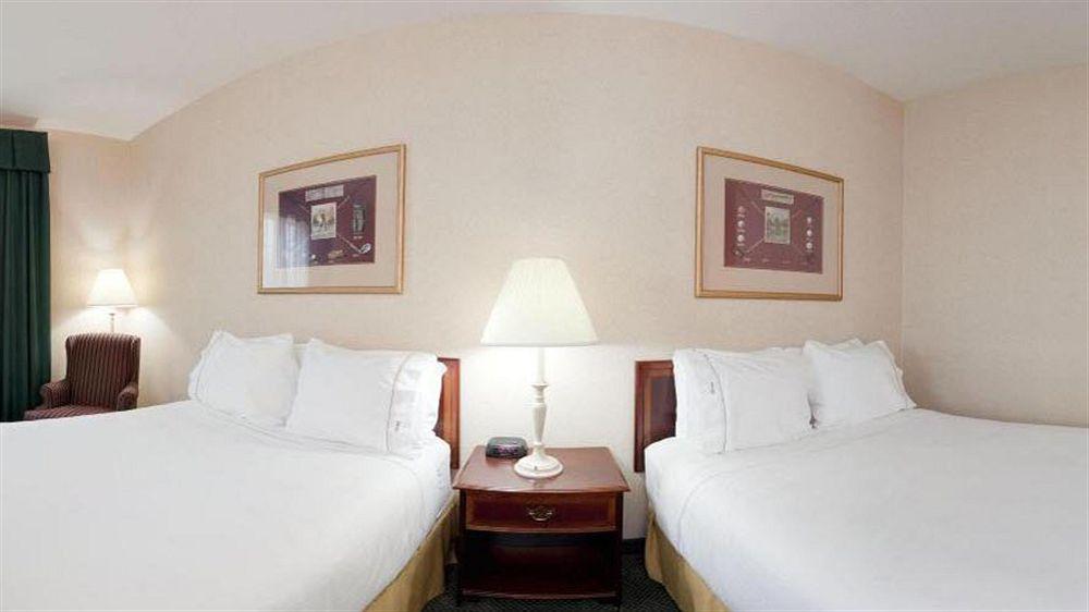 Holiday Inn Express Kilmarnock Екстериор снимка