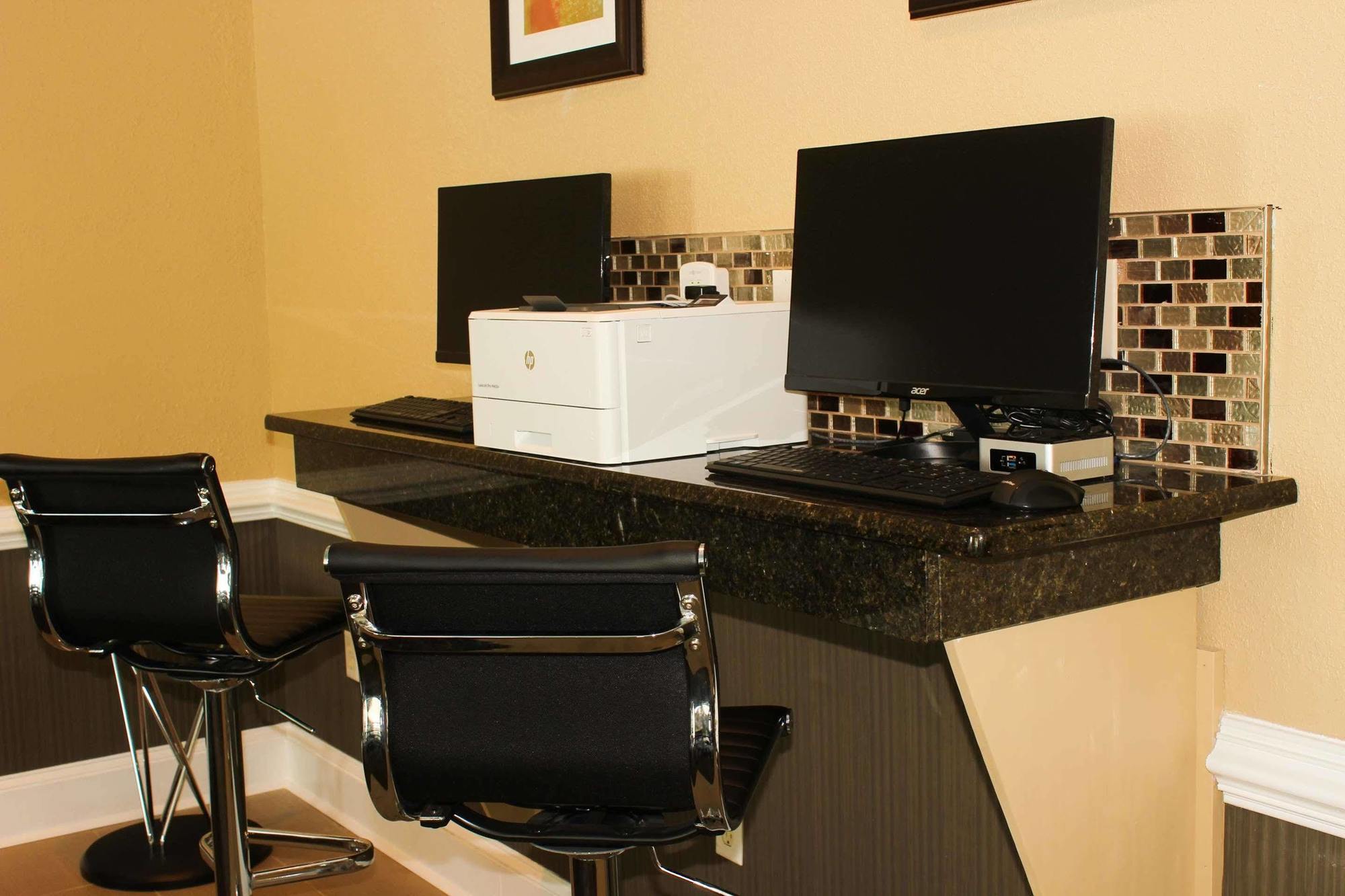 Holiday Inn Express Kilmarnock Екстериор снимка