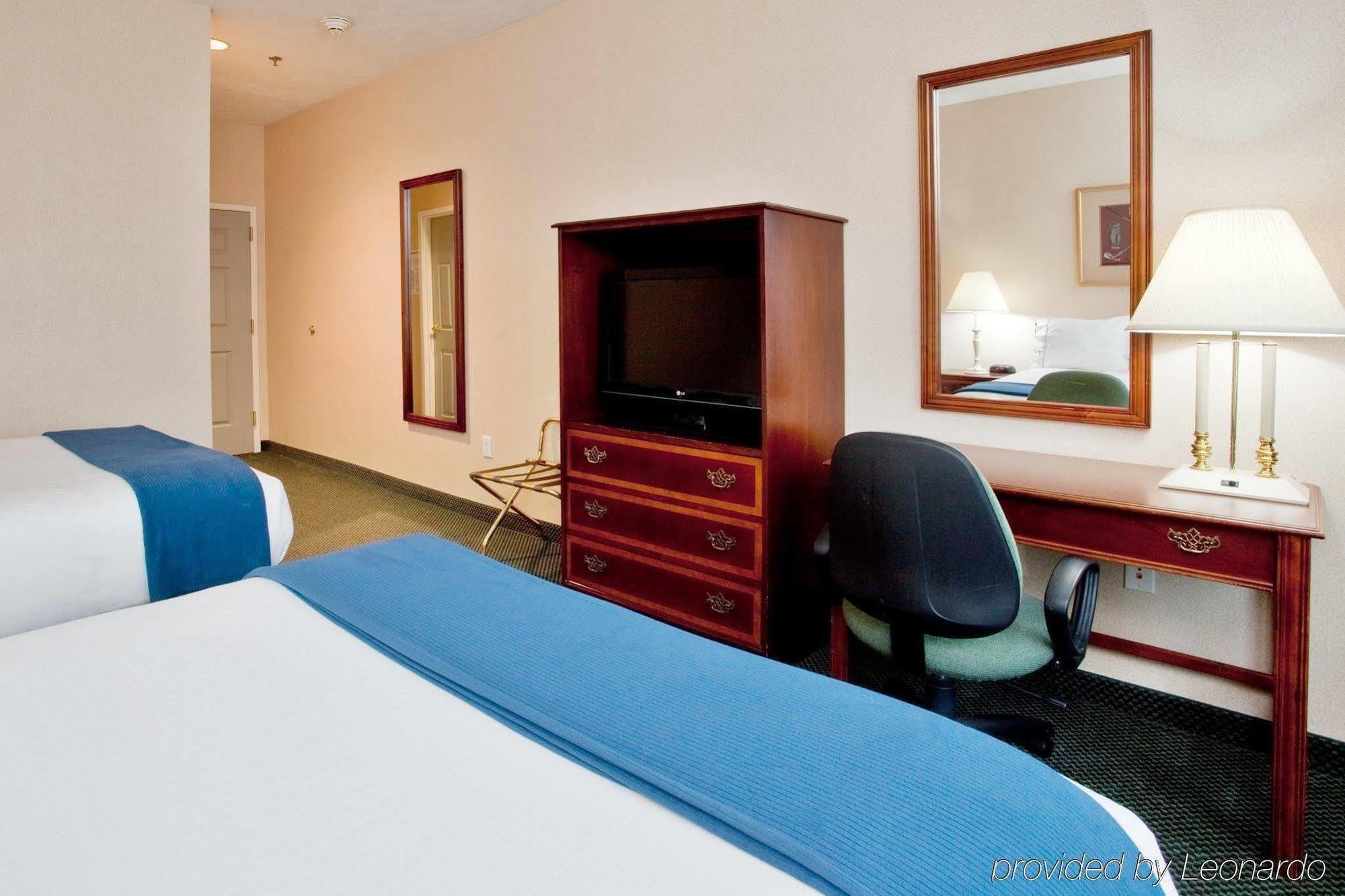 Holiday Inn Express Kilmarnock Стая снимка