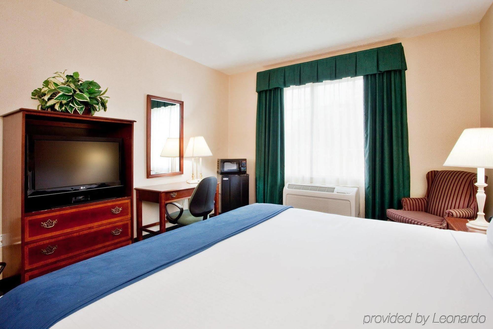 Holiday Inn Express Kilmarnock Стая снимка